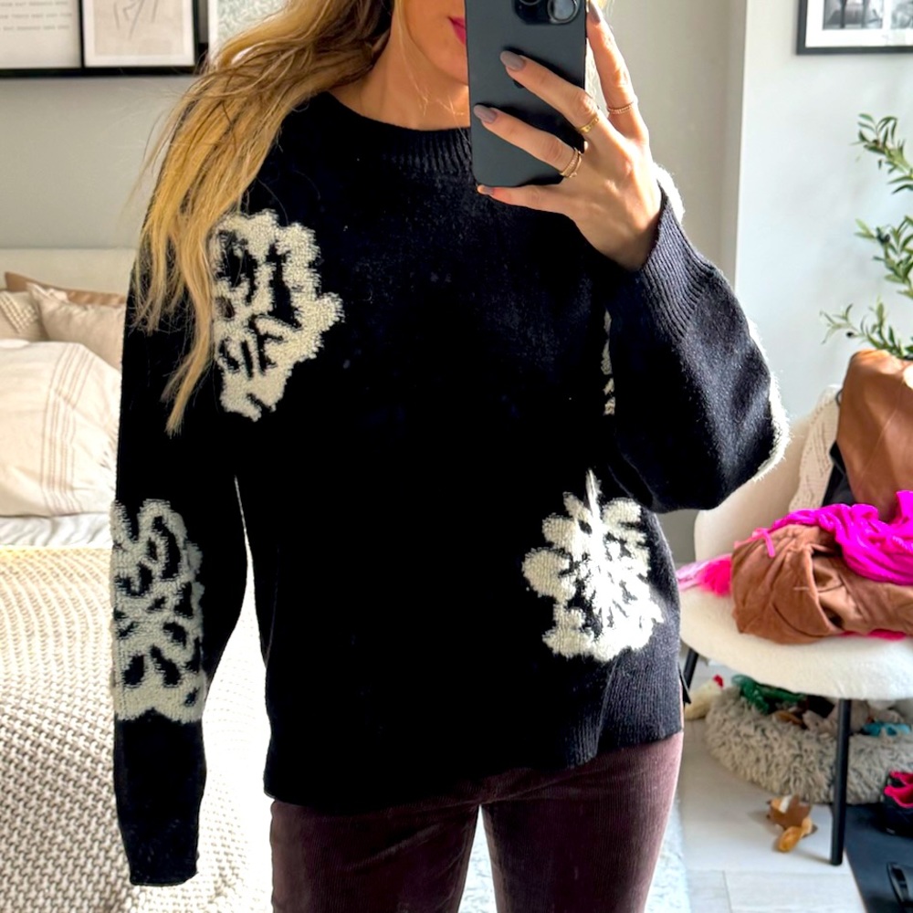 “Day Dreamer” black knitted cozy Sweater with white patterns
